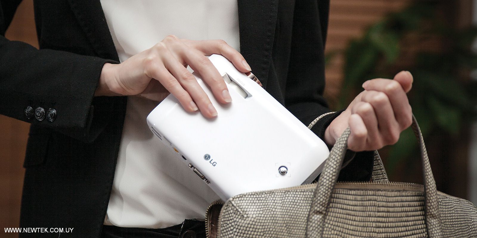 Video Proyector LG PH550G Portable 3D 1280x720 550Lm LED Batería Integrada USB